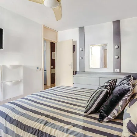 Bright Holiday In With Terrace