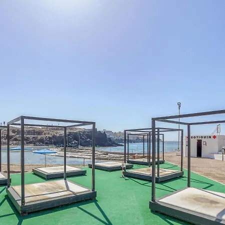 Dom wakacyjny Bright Holiday In With Terrace