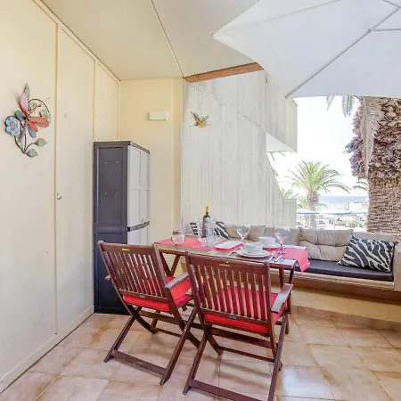 Bright Holiday In With Terrace Casa de Férias *